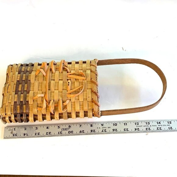 Wicker Hanging Wall Basket Brown Made in Alaska Signed with a Crab - Picture 6 of 8